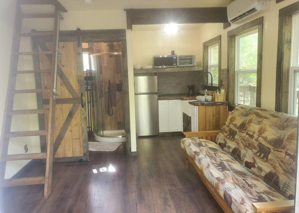 Waller Waterfront Treehouse In A Magical Forest מראה חיצוני תמונה