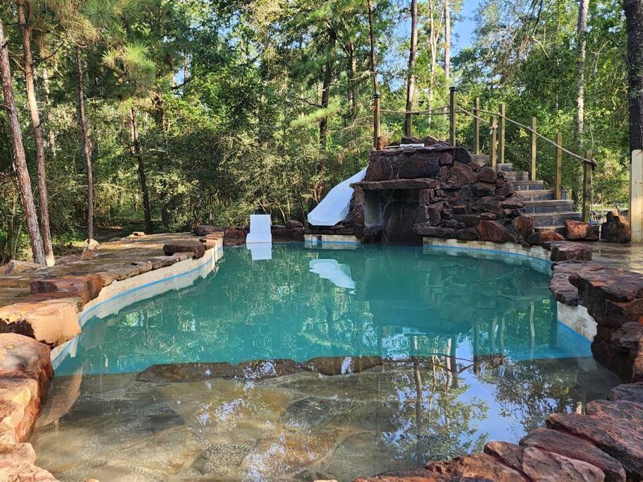 Waller Waterfront Treehouse In A Magical Forest מראה חיצוני תמונה
